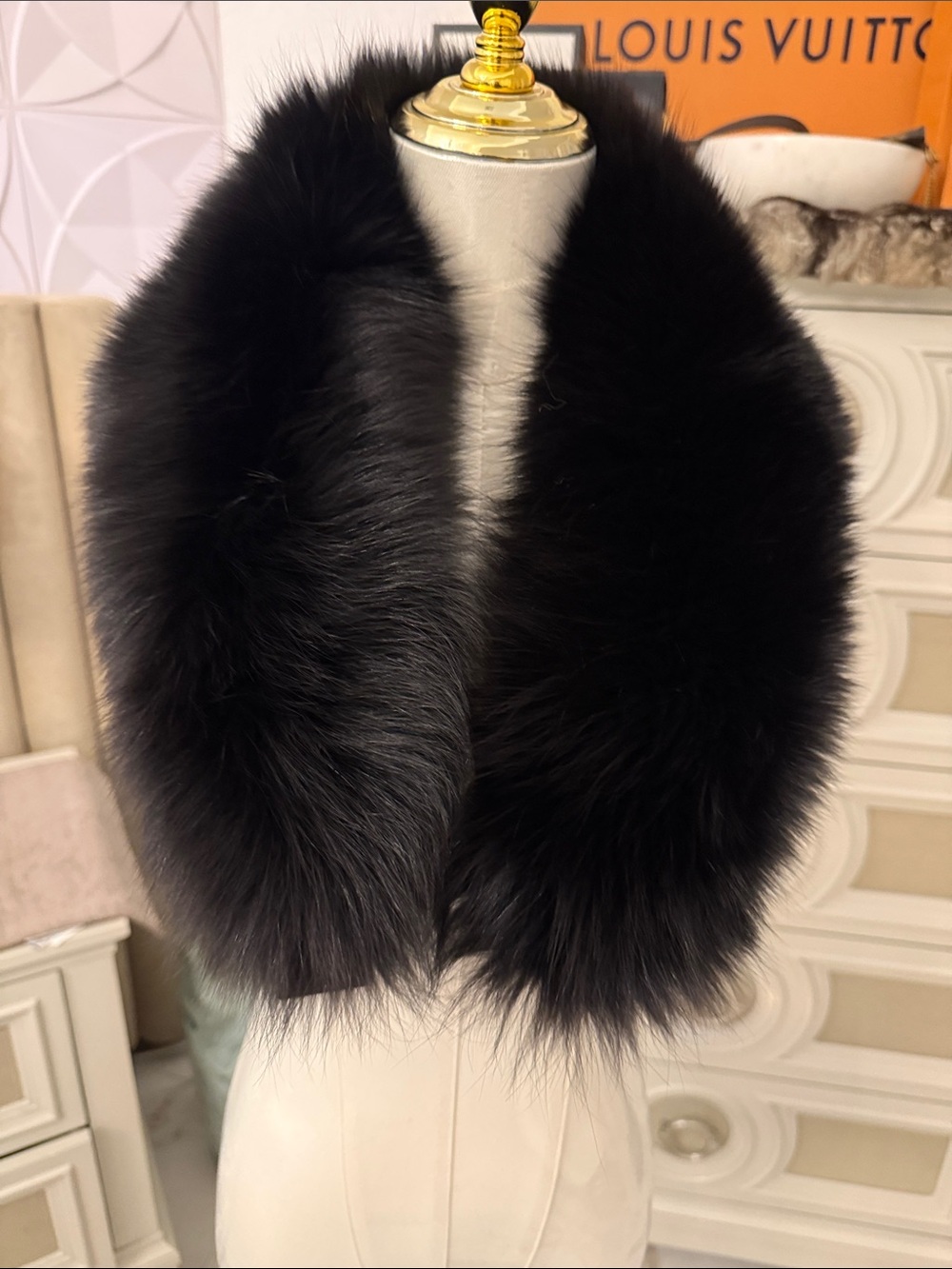 NWT SAGA FURS SUPERB QUALITY TAG